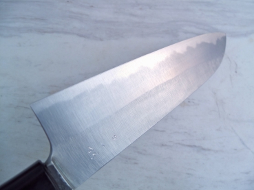 Myouken Warikomi Santoku 21 cm Shirogrami Klingenrückseite