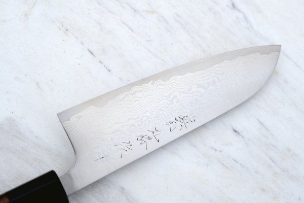 AZAI R2 Stahl Wa Santoku 17 cm, handgeschmiedet und -signiert, rostfrei