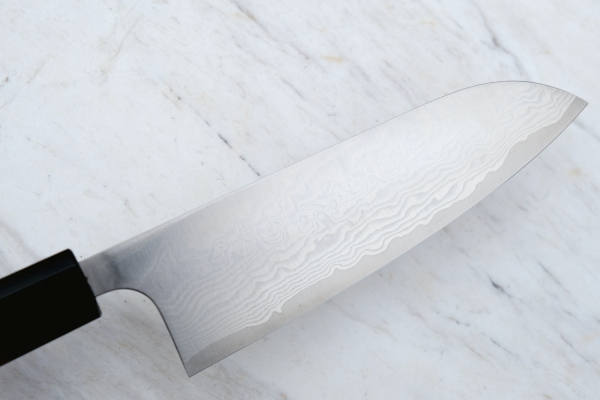 AZAI R2 Stahl Wa Santoku 17 cm, handgeschmiedet und -signiert, rostfrei